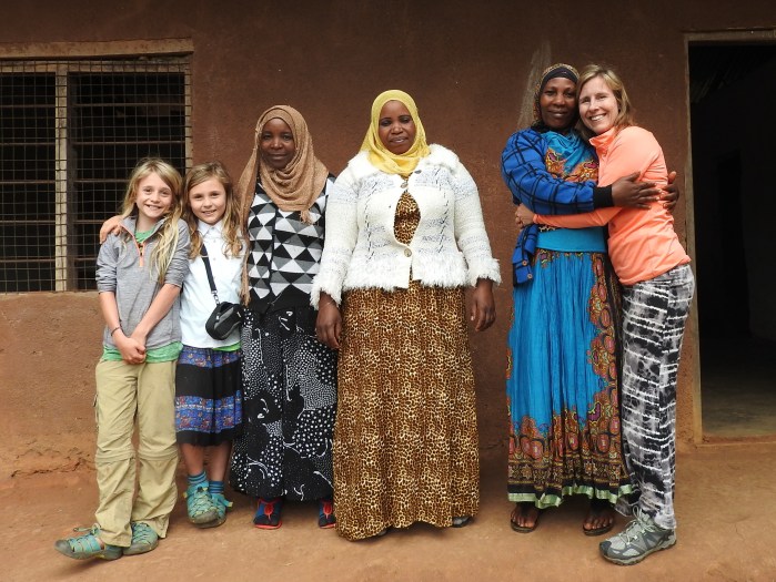 with Jogoy women.JPG